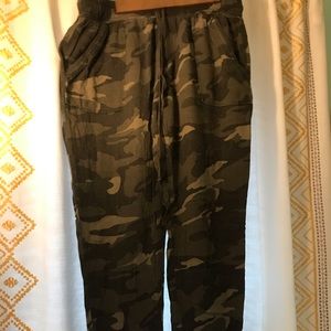 Camo jogger size large